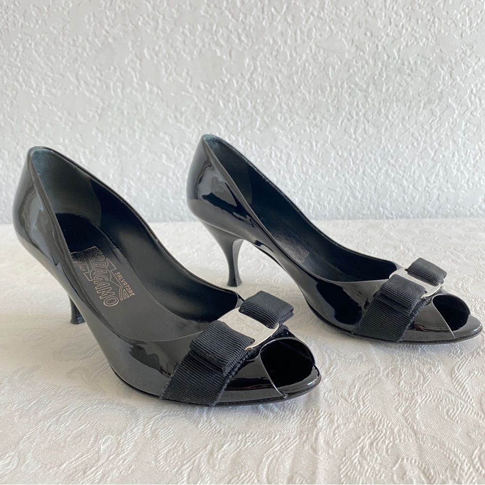 Salvatore Ferragamore Vera bow peep toe pumps - Picture 2 of 9
